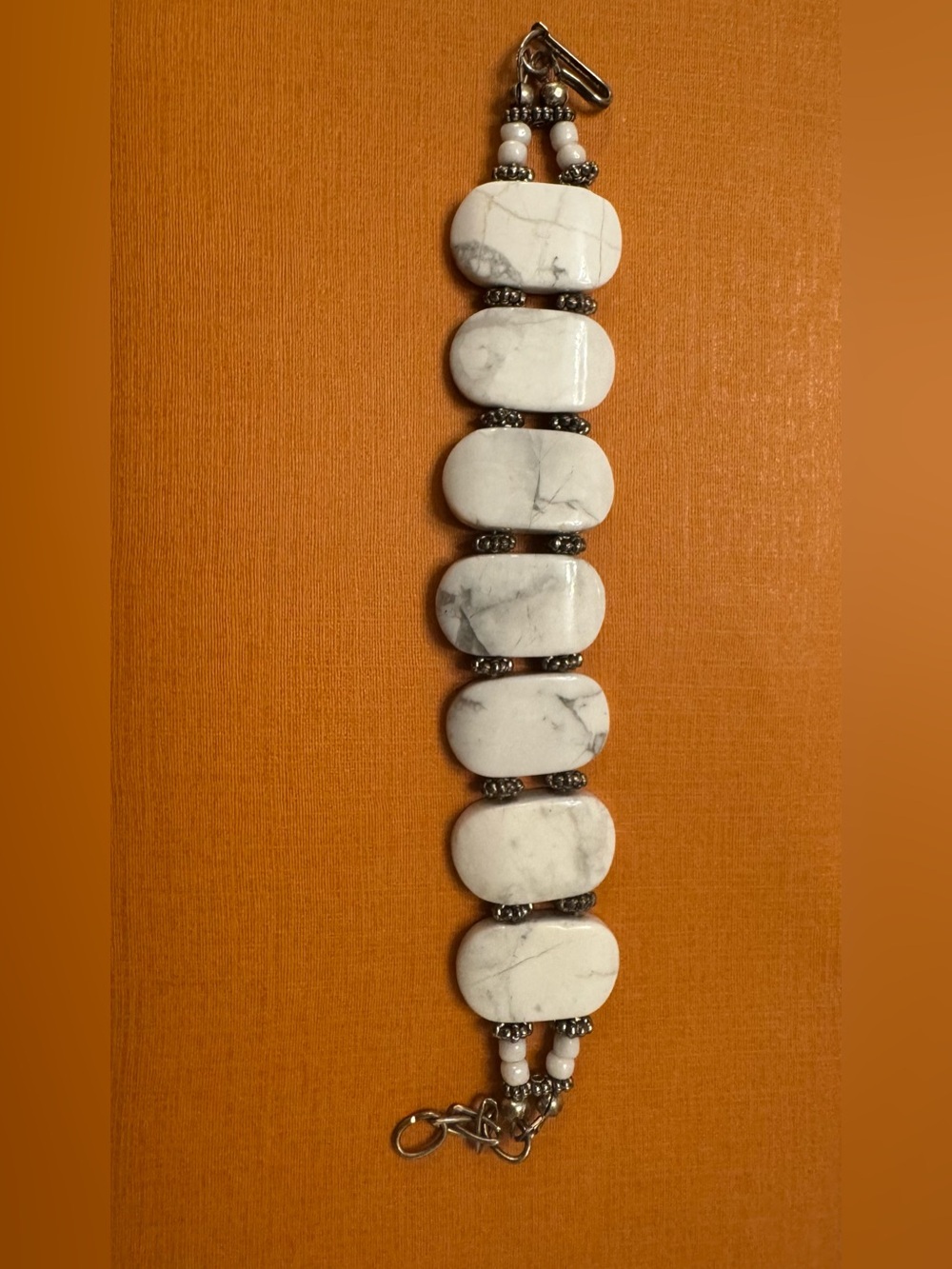 White Howlite Stone Bracelet - Elegant Women's Beaded Bracelet